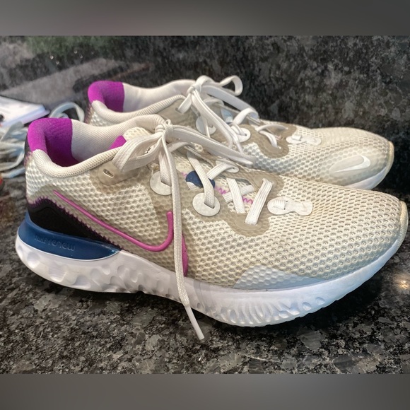 Nike Women's White and Purple Sneakers running shoes - Picture 1 of 8